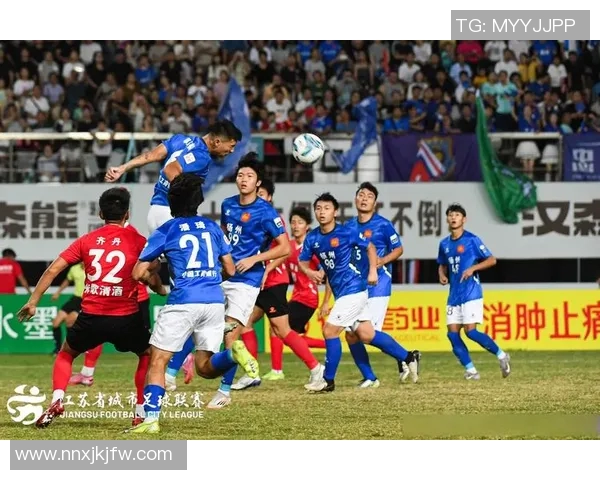 足球赛场上的激情与荣耀：每一次进球背后的故事与梦想